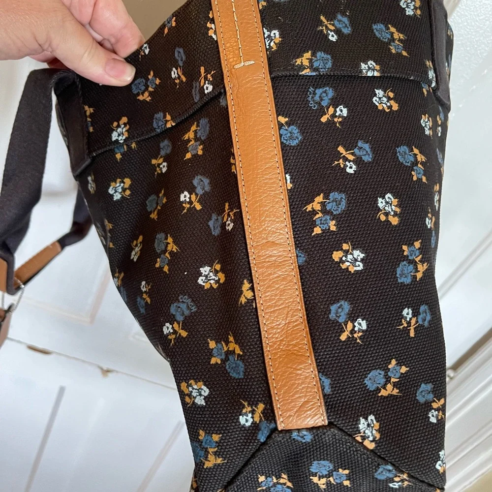Beautiful Coach bag. this bag is on eBay for $139 I will match that price - Picture 2 of 16